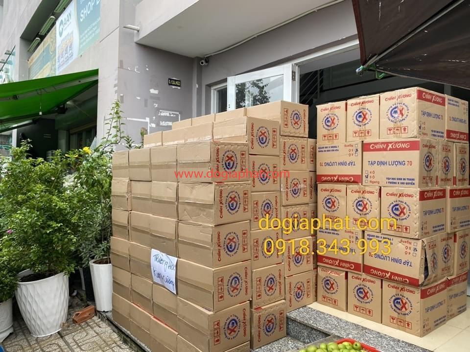 Sản xuất tập học sinh làm từ thiện