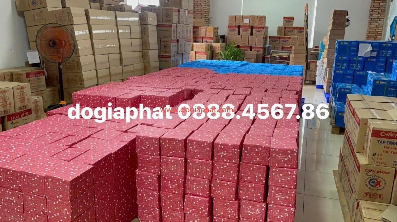Sản xuất tập học sinh làm từ thiện